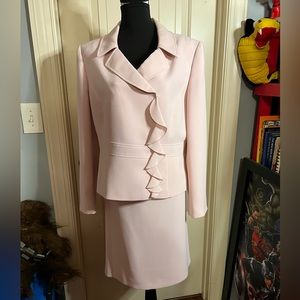 VGUC Tahari size 14 dusty pink skirt suit